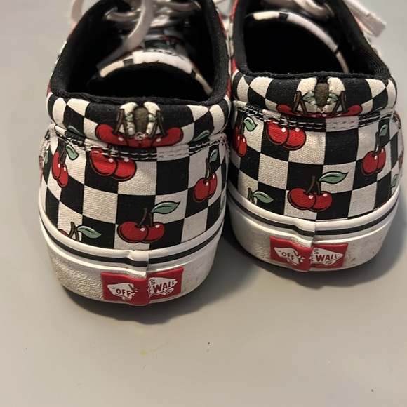 Vans - Picture 3 of 7